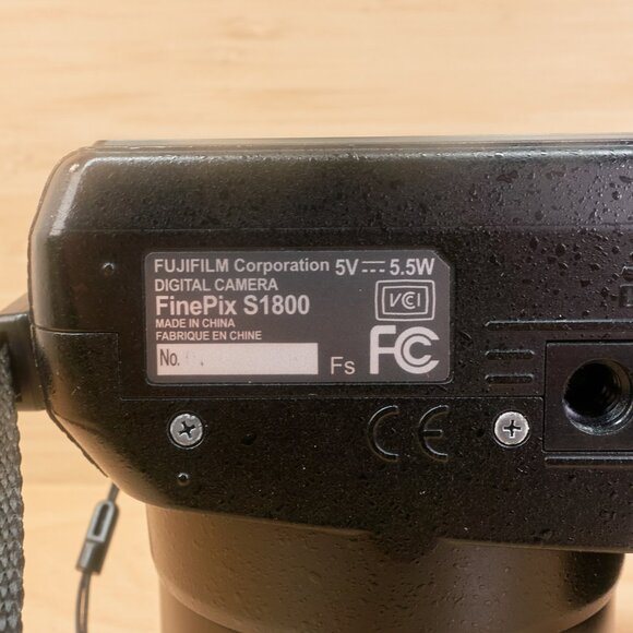 Fujifilm FinePix S1800 / Digital Camera with 18x Zoom / Black / Tested - Picture 7 of 7